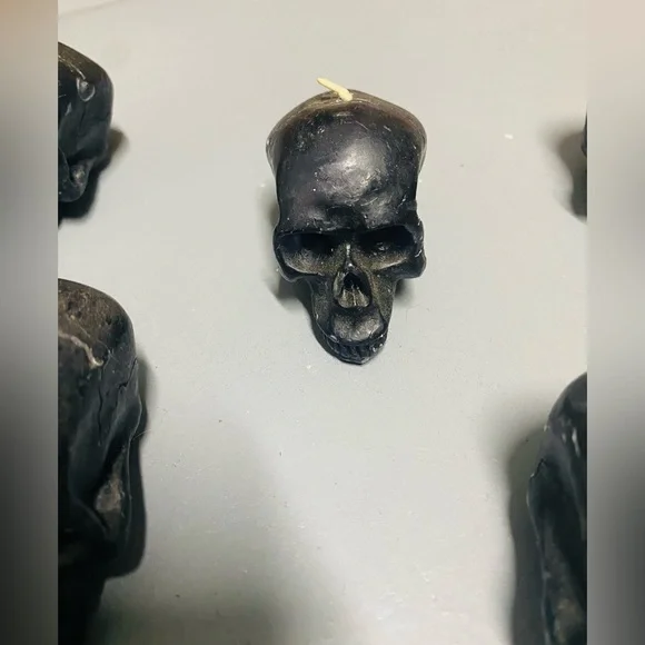 SKULL CANDLES 💀 🕯️ - Picture 2 of 4
